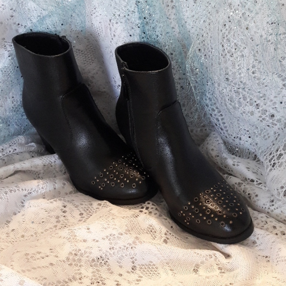 Olivia miller Woman's boost